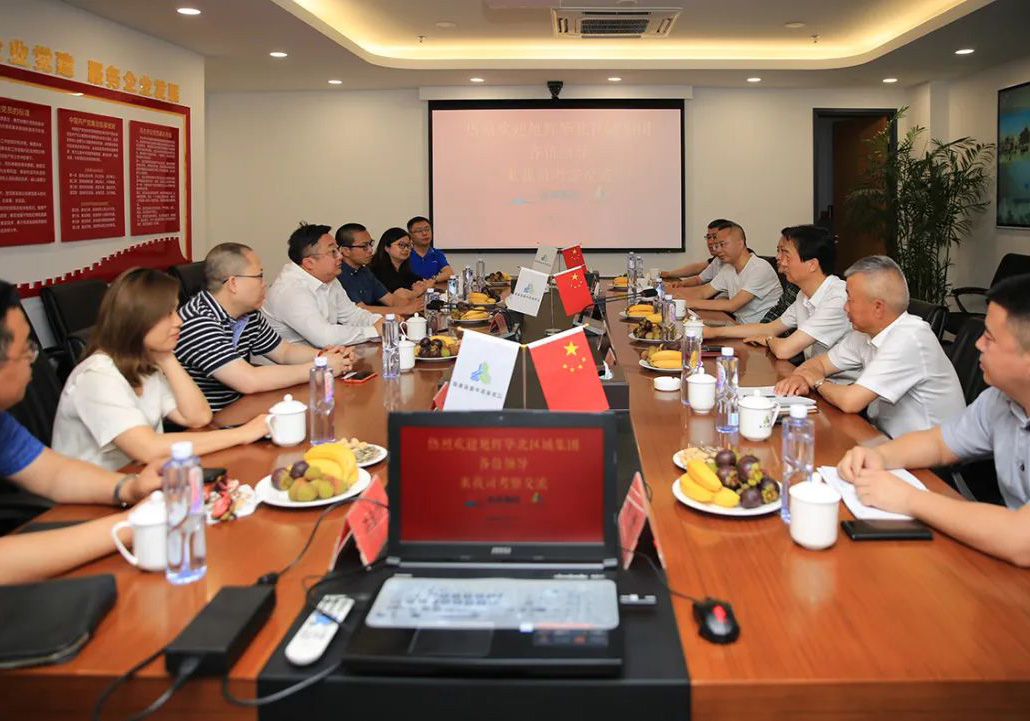 公司總裁陳永明帶隊與華潤置地、旭輝集團、金地集團等戰(zhàn)略大客戶開展高層交流