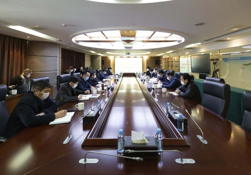 海安市市長(zhǎng)于立忠?guī)ш?duì)調(diào)研公司